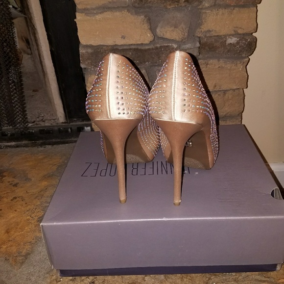 PERFECT JLo  Crystal Cream/Blush Heels NEVER WORN | 9 | NWOB - Picture 2 of 4
